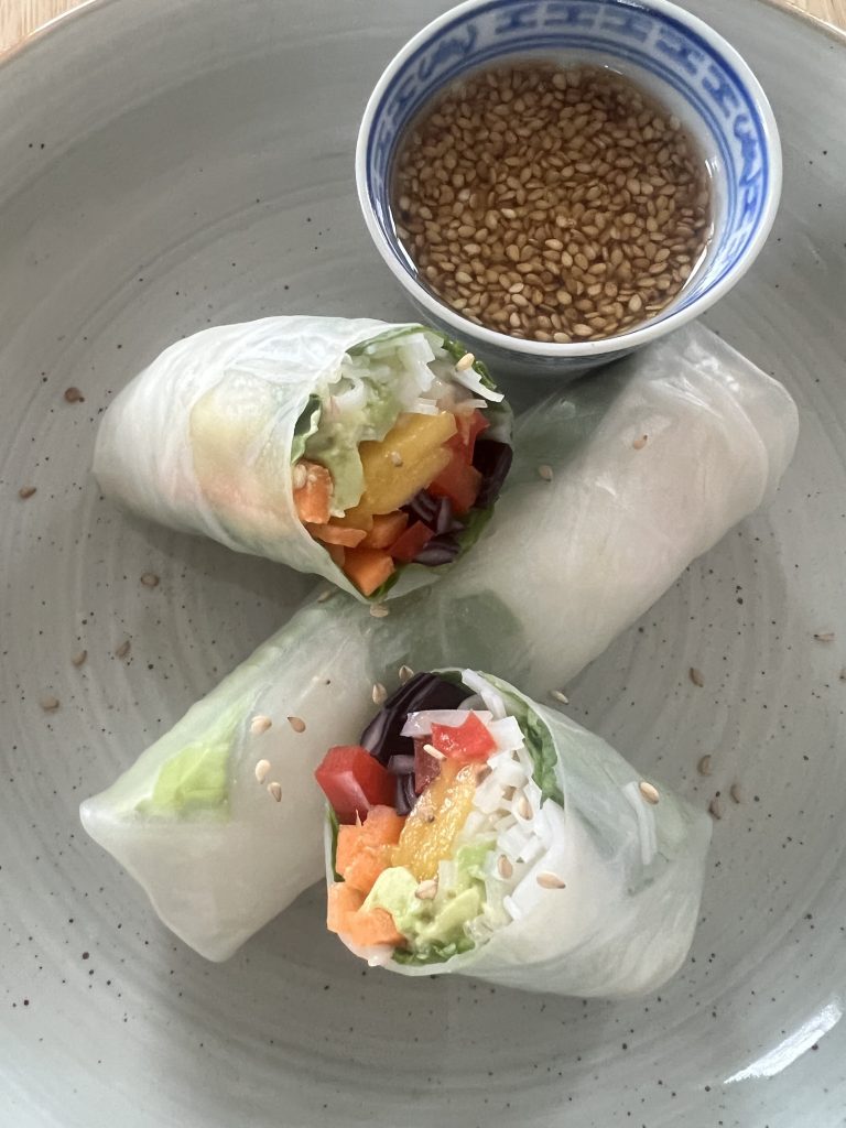 Springrolls met dipsaus